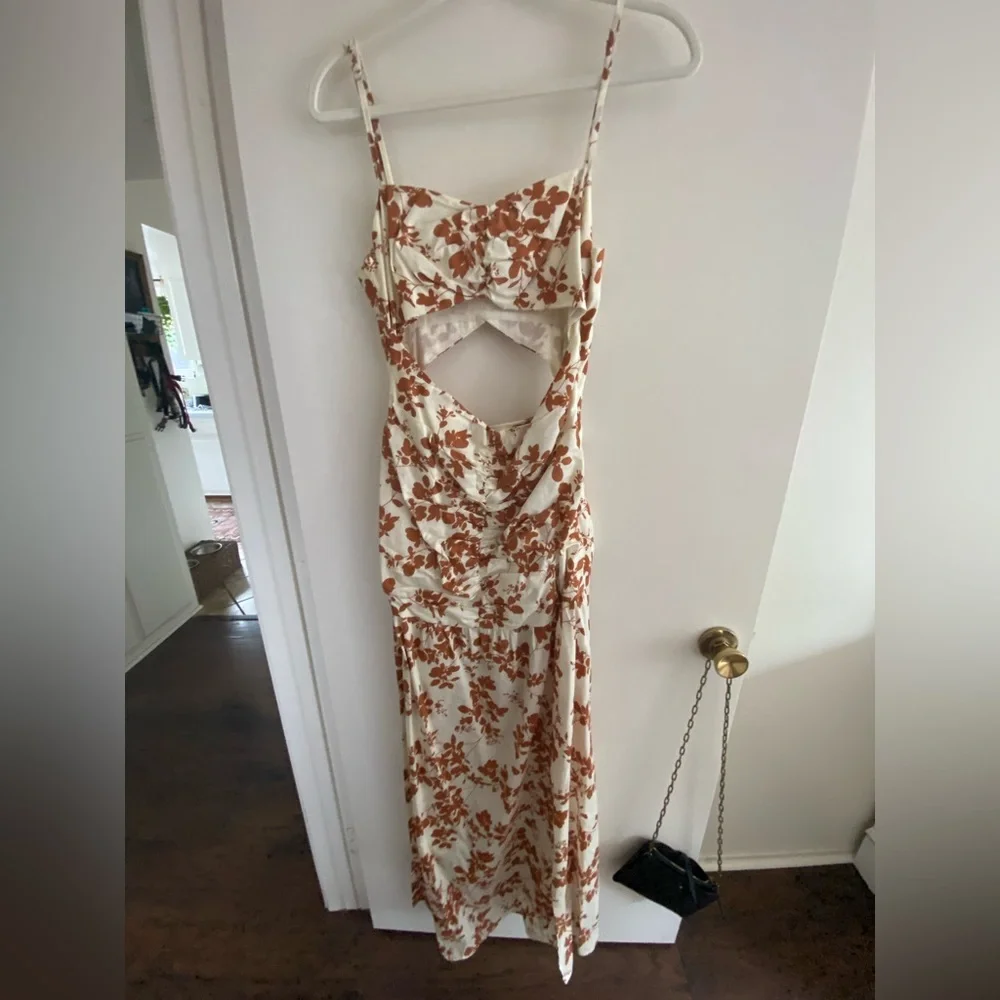 Floral maxi dress with cutouts - Picture 2 of 3